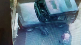 Шофьор на джип е огънал антипаркинг съоръжение и след това го