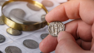 Иззеха старинни римски монети наподобяващи културно исторически ценности край