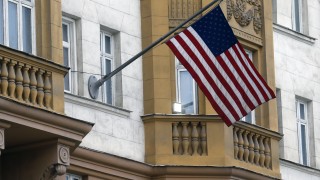 САЩ започнаха да изнасят имуществото си от дипломатически имот до