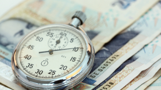 Министерството на финансите съобщи че за август очаква Консолидираната фискална