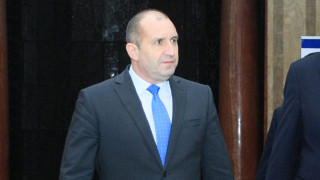 Президентът с отчета си не обижда, а констатира