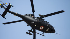 В Индия се разби военен хеликоптер, в който е бил началникът на отбраната