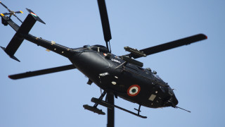 Военен хеликоптер с началника на отбраната на Индия генерал Бипин