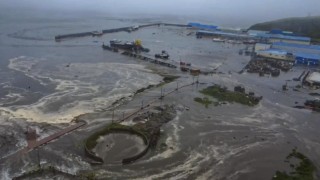 Мощно земетресение с магнитуд 8,8 край Камчатка, 4-метрово цунами на Курилите