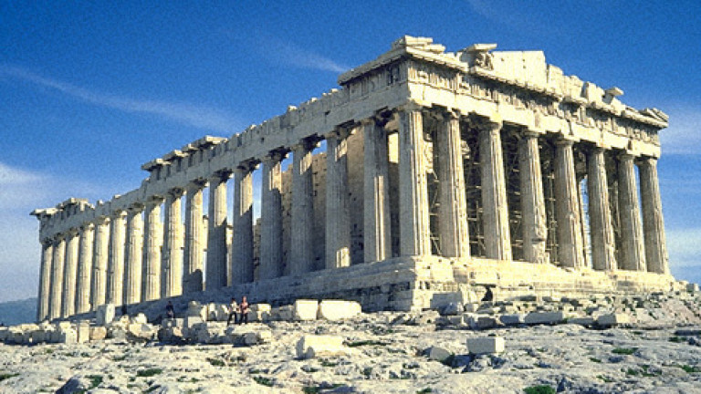 Гърция твърди, че е открила стотици артефакти, включително бронзова статуя