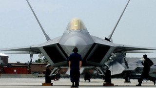 Дузина американски Ф-22 Раптор са прехвърлени в Полша