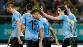 Уругвай пречупи Чехия с голове на Суарес и Кавани