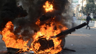 Полицията в Индия е стреляла с халосни патрони по протестиращи