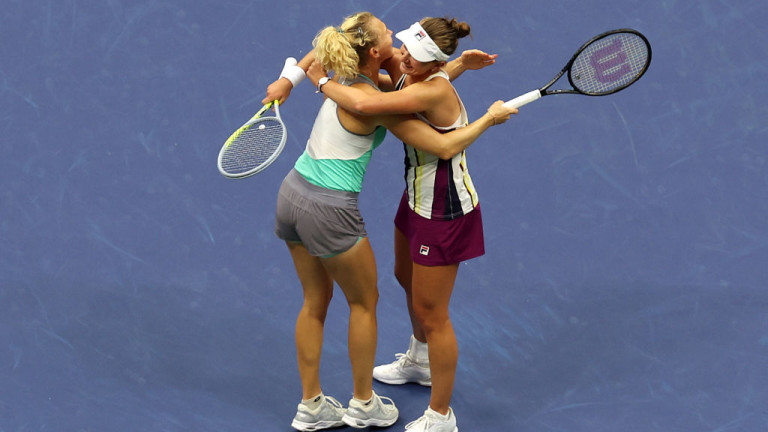 Барбора Крейчикова и Катаржина Синякова защищают свой титул в парном разряде на Australian Open