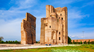 Разположен в зелена долина над планински проход историческият град Шахрисабз