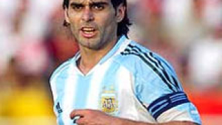 Аяла остава във Валенсия