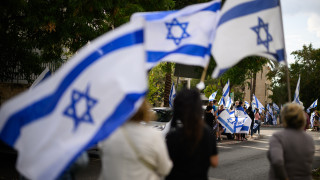Израелската полиция влезе в сблъсък с еврейски заселници при премахване