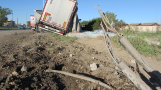 Шофьор на товарен камион загина при катастрофа на пътя София