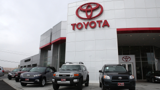 Toyota и Nissan намаляват продажбите през февруари