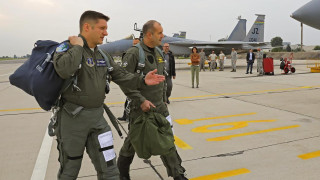 Българският президент полетя на американски изтребител F-15