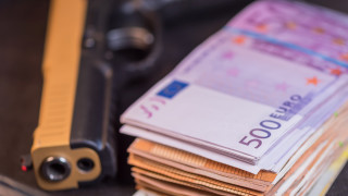 Името на наркобарона Кристофър Кинахан старши излезе зад в дръзка оферта