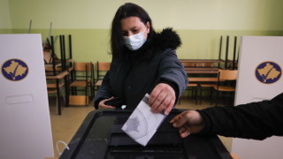 предсрочни парламентарни избори По късно се очакват и резултатите В края