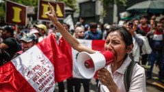 Нови сблъсъци между протестиращи и полиция в Перу