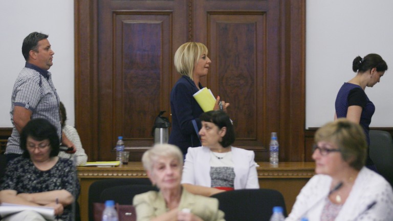Защо г-жа Мая Манолова получи политически „удар по носа”?