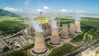 Глобалната ядрена енергетика достигна 30-годишно дъно