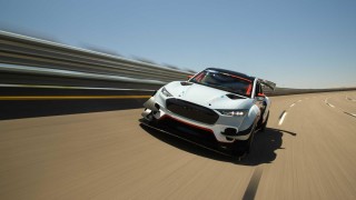 Електрическите коли отдавна не са бавни и скучни както преди