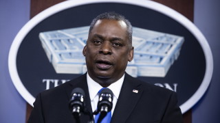 Министърът на отбраната на САЩ Лойд Остин направи необявено посещение