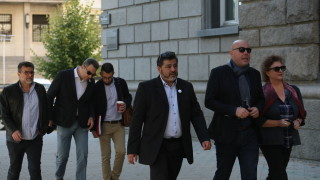 Инициативен комитет от 37 души с председател Велислав Величков внесе