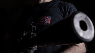 Калифорнийската полиция работи с неонацисти за преследване на антирасисти