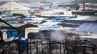 Френската полиция е влязла в импровизиран мигрантски лагер край северния