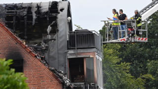 Малък самолет се разби в жилищна сграда в Германия, трима загинали