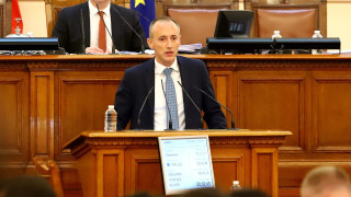 Днес книгата е в неравна конкуренция с мощни индустрии Това