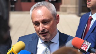 Аз съм представителят на България в Надзорния съвет на Европейската