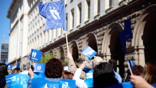 Служители и работници в Областната администрация на София заплашват с