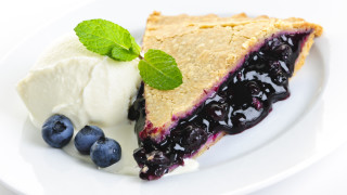 Домашният пай без съмнение е един от най вкусните и впечатляващи