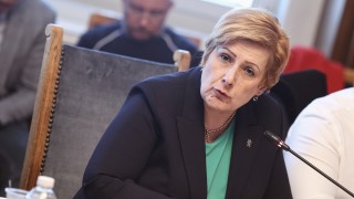 Елена Гунчева не казва ще подкрепи ли правителството