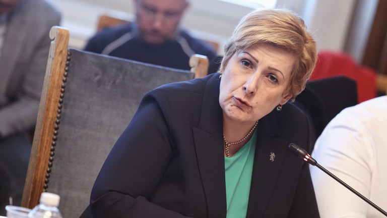 Елена Гунчева не казва ще подкрепи ли правителството