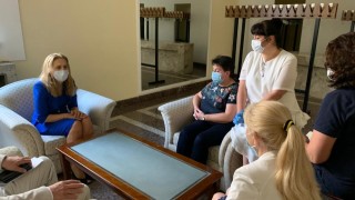 Вицепремиерът и министър на туризма Марияна Николова прие представители на