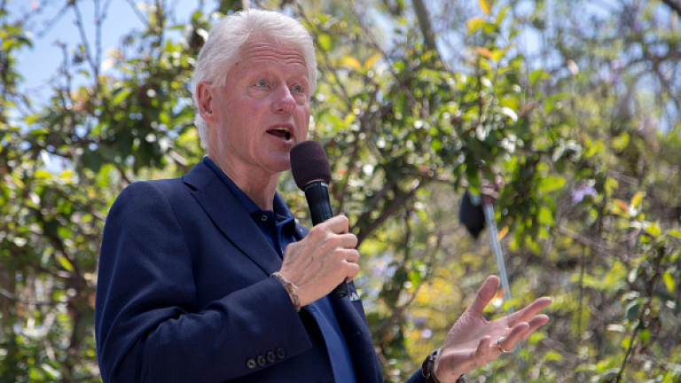 „Уикилийкс” разкри доходоносните бизнес сделки на Бил Клинтън