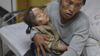 Поне 4-ма загинали при силен трус в Китай