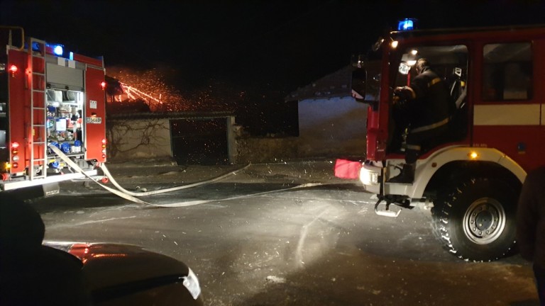 Семейство остана без дом след пожара в Казанлъшко