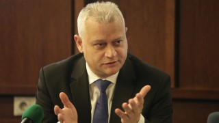 Служебният вътрешен министър Емил Дечев опроверга твърденията за влияние на