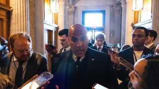 Сенаторът демократ Кори Букър проведе чрез речта си исторически протест