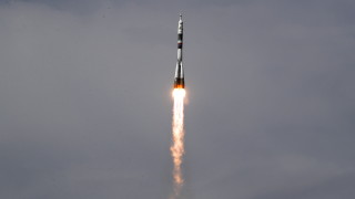 Експедиция 56-57 пое на двудневно пътуване към МКС