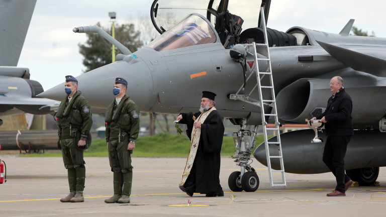 Първите шест бойни самолета Rafale които Гърция закупи от Франция