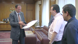 Наградиха полицаите, разкрили измамата в съдебния архив