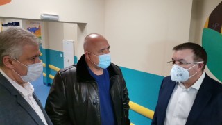 Борисов: Пускайте чакащите за ваксини 