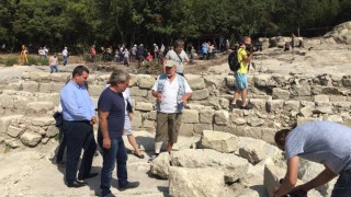 Министърът на културата Боил Банов посети днес Град на мъртвите