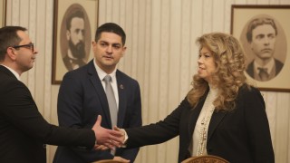 МЕЧ се скараха на Йотова за миналото ѝ и напуснаха консултациите