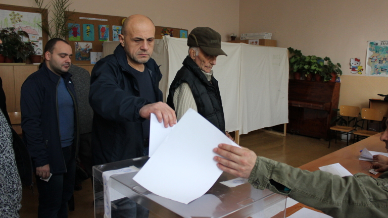 Още не сме загубили изборите, надъхва се Дончев 