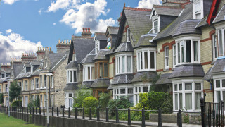 Цените на жилищата в Обединеното кралство падат с най бързия темп
